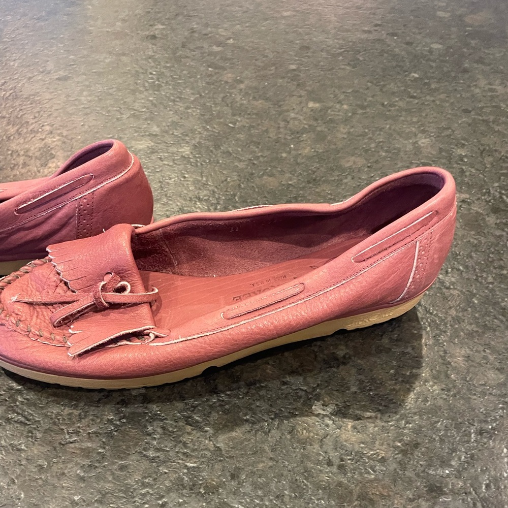 Cherokee Women's maroon colored Moccasins - Picture 4 of 7